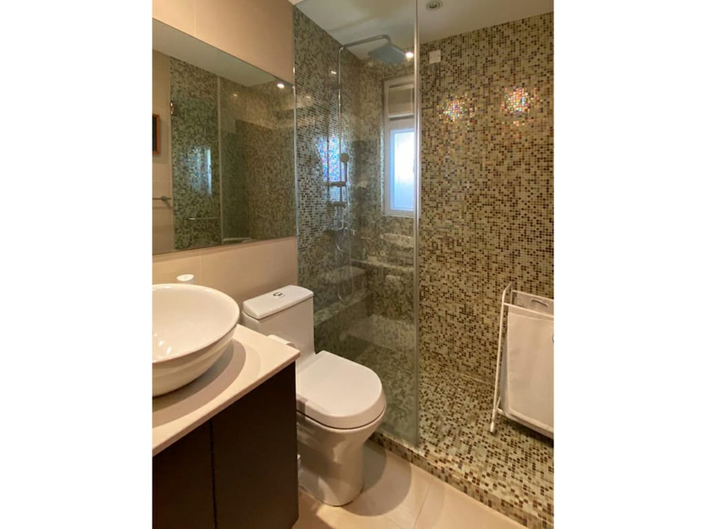 https://img.propertyraptor.com/cdn-cgi/imagedelivery/KD5bF_AFL0JDTbKLWF7z9g/ap8/ap8_001/hornet/prp/img/207594cda78338444f3bd81c8ef4e051.jpg/public