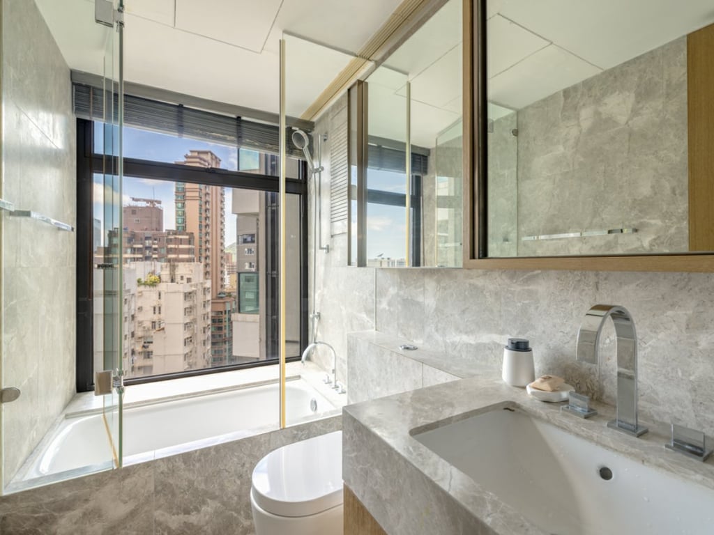 https://img.propertyraptor.com/cdn-cgi/imagedelivery/KD5bF_AFL0JDTbKLWF7z9g/ap8/ap8_001/hornet/prp/img/208141f50b2c14ab632f04a0cd404362.jpg/public