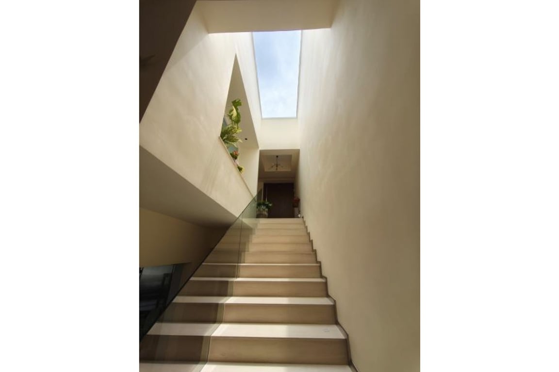 https://img.propertyraptor.com/cdn-cgi/imagedelivery/KD5bF_AFL0JDTbKLWF7z9g/ap8/ap8_001/hornet/prp/img/2085f3f62686b72d2abf16504ffd6581-wtm.jpg/public