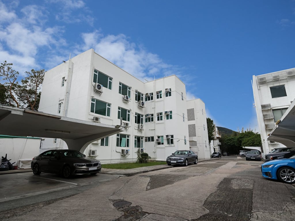 https://img.propertyraptor.com/cdn-cgi/imagedelivery/KD5bF_AFL0JDTbKLWF7z9g/ap8/ap8_001/hornet/prp/img/2088133f4c8e803ee0daeeb050f3ba9d.jpg/public
