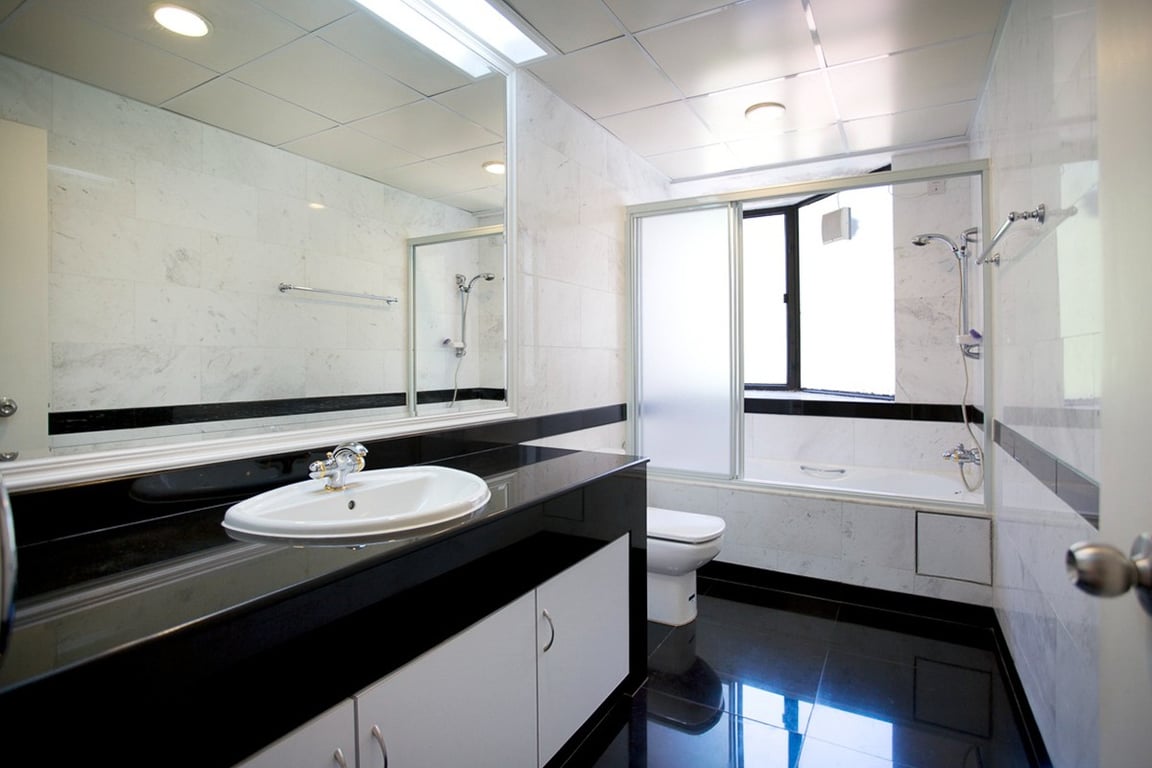 https://img.propertyraptor.com/cdn-cgi/imagedelivery/KD5bF_AFL0JDTbKLWF7z9g/ap8/ap8_001/hornet/prp/img/20953207a16805be65a375b798ff5216-wtm.jpg/public