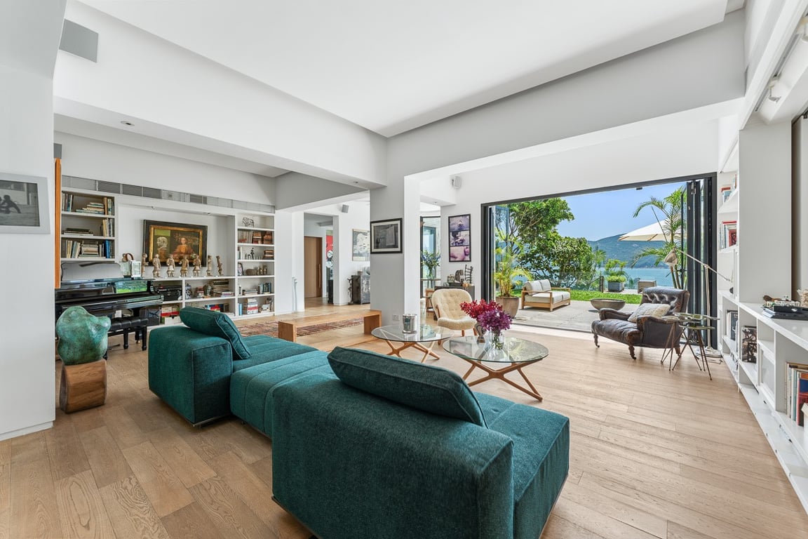 https://img.propertyraptor.com/cdn-cgi/imagedelivery/KD5bF_AFL0JDTbKLWF7z9g/ap8/ap8_001/hornet/prp/img/20ad55861c847bf3a5ac6ccfbdeece47-wtm.jpg/public