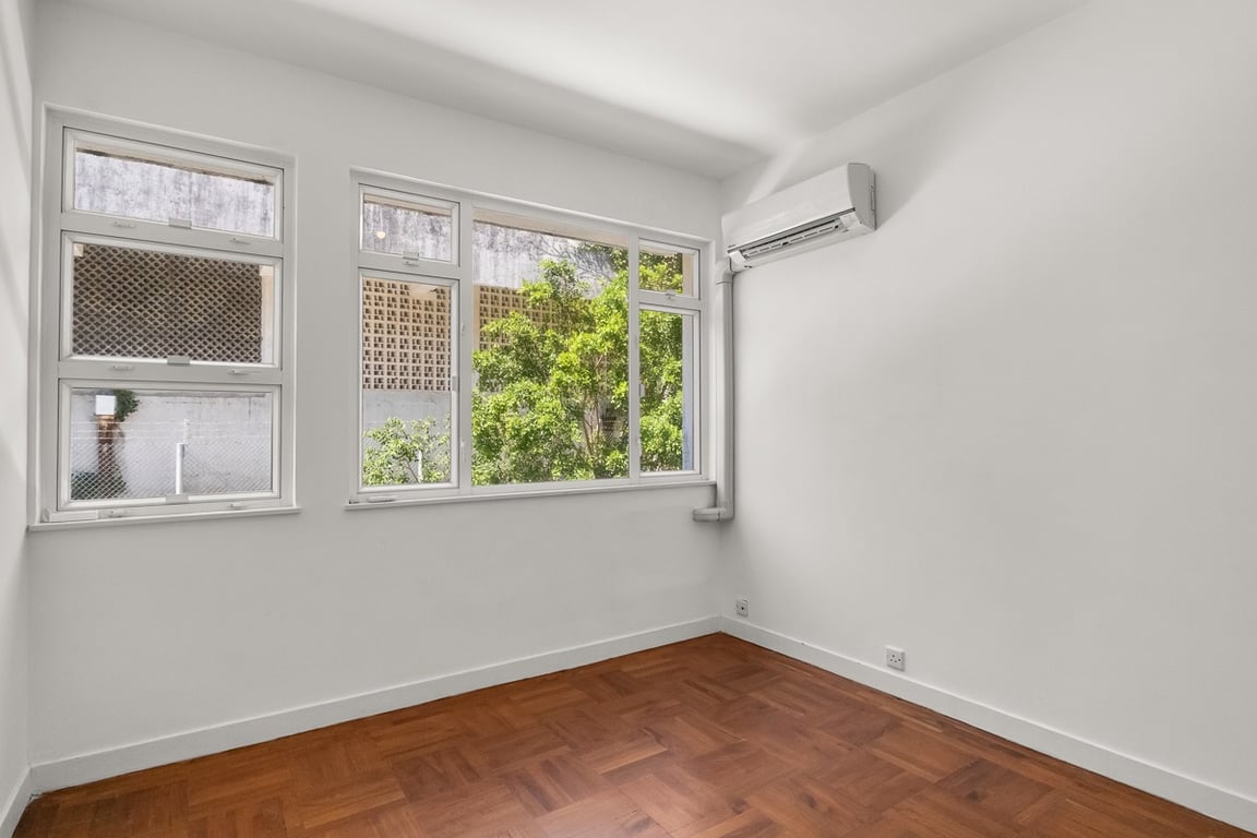 https://img.propertyraptor.com/cdn-cgi/imagedelivery/KD5bF_AFL0JDTbKLWF7z9g/ap8/ap8_001/hornet/prp/img/20b53ed5fbefc12c2f7ef69464ab3f8a-wtm.jpg/public
