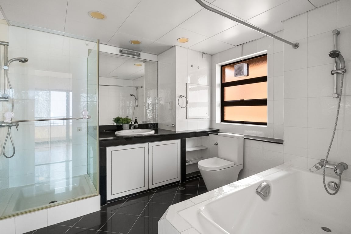 https://img.propertyraptor.com/cdn-cgi/imagedelivery/KD5bF_AFL0JDTbKLWF7z9g/ap8/ap8_001/hornet/prp/img/20c361f0974e63d7145019685e00714b-wtm.jpg/public