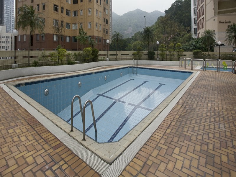 https://img.propertyraptor.com/cdn-cgi/imagedelivery/KD5bF_AFL0JDTbKLWF7z9g/ap8/ap8_001/hornet/prp/img/2109d6ade7df2417fd68a4e40b34d23f.jpg/public