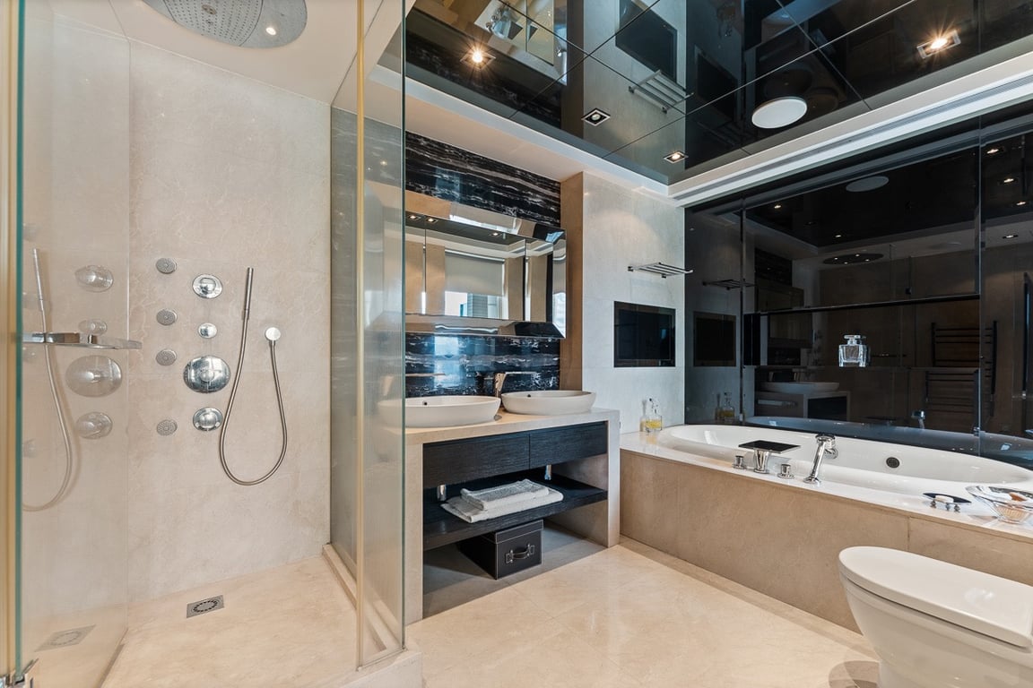https://img.propertyraptor.com/cdn-cgi/imagedelivery/KD5bF_AFL0JDTbKLWF7z9g/ap8/ap8_001/hornet/prp/img/210a3dac77d4573ea2f56cd1cc77baeb-wtm.jpg/public