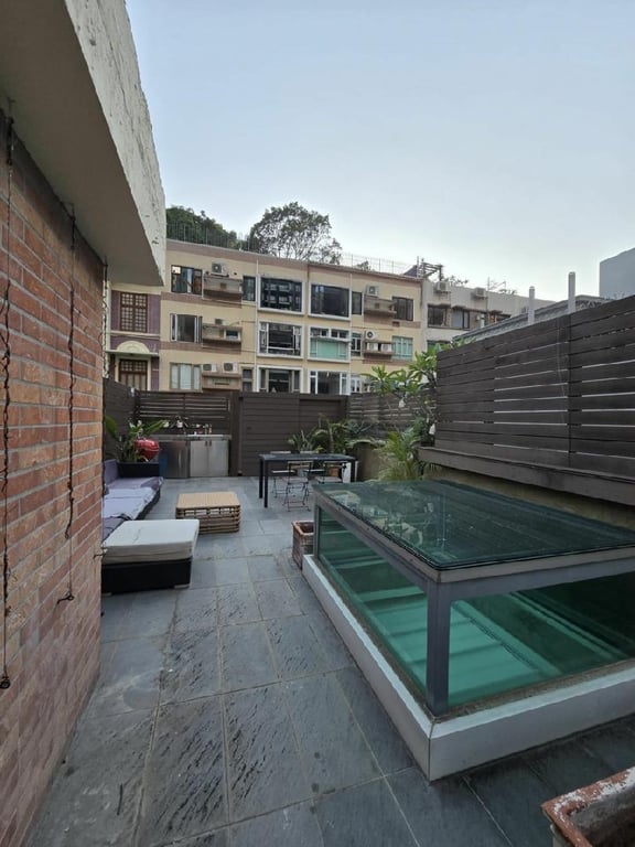 https://img.propertyraptor.com/cdn-cgi/imagedelivery/KD5bF_AFL0JDTbKLWF7z9g/ap8/ap8_001/hornet/prp/img/2125f4c3ebceff9dde8ad80d7350a26a-wtm.jpg/public