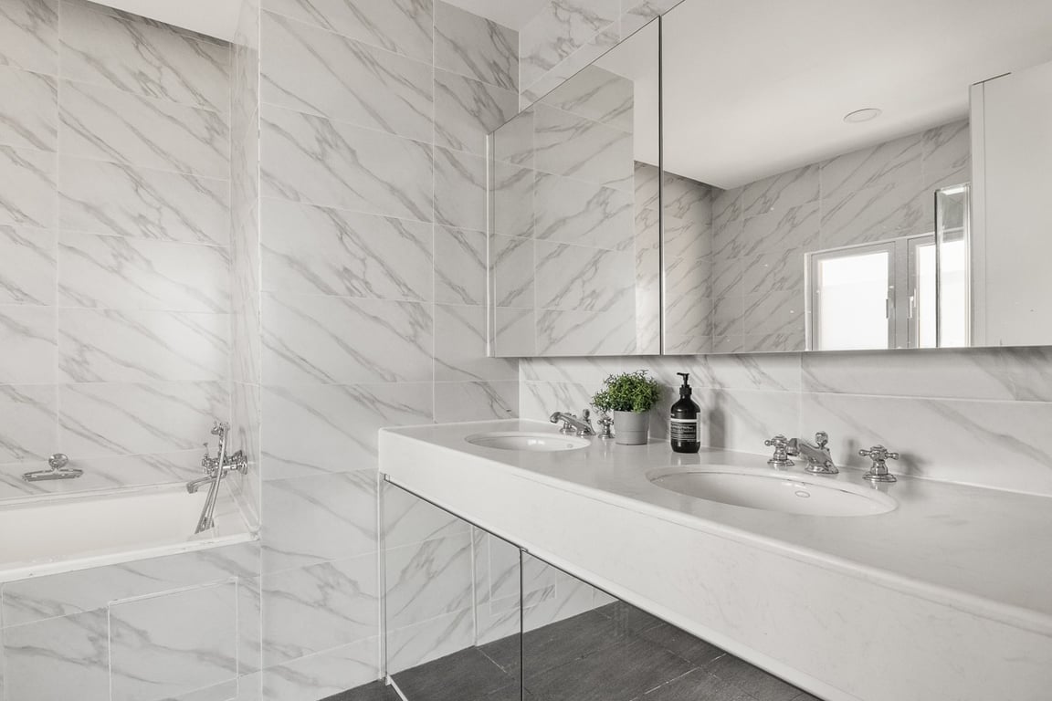 https://img.propertyraptor.com/cdn-cgi/imagedelivery/KD5bF_AFL0JDTbKLWF7z9g/ap8/ap8_001/hornet/prp/img/2132d69732a2597495b3f62954603f31-wtm.jpg/public