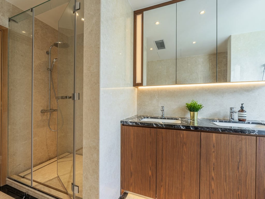 https://img.propertyraptor.com/cdn-cgi/imagedelivery/KD5bF_AFL0JDTbKLWF7z9g/ap8/ap8_001/hornet/prp/img/21356e6d4223643304dfa1cc8c957548.jpg/public