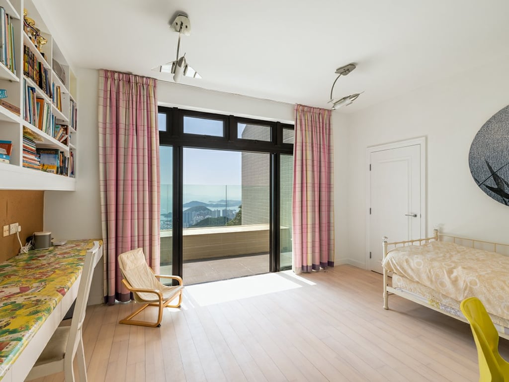 https://img.propertyraptor.com/cdn-cgi/imagedelivery/KD5bF_AFL0JDTbKLWF7z9g/ap8/ap8_001/hornet/prp/img/213652a935026fb577496698458785ae.jpg/public