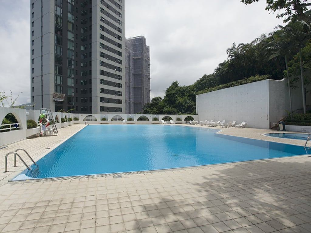 https://img.propertyraptor.com/cdn-cgi/imagedelivery/KD5bF_AFL0JDTbKLWF7z9g/ap8/ap8_001/hornet/prp/img/217819aefa0453415bbbec30401f1f11.jpg/public
