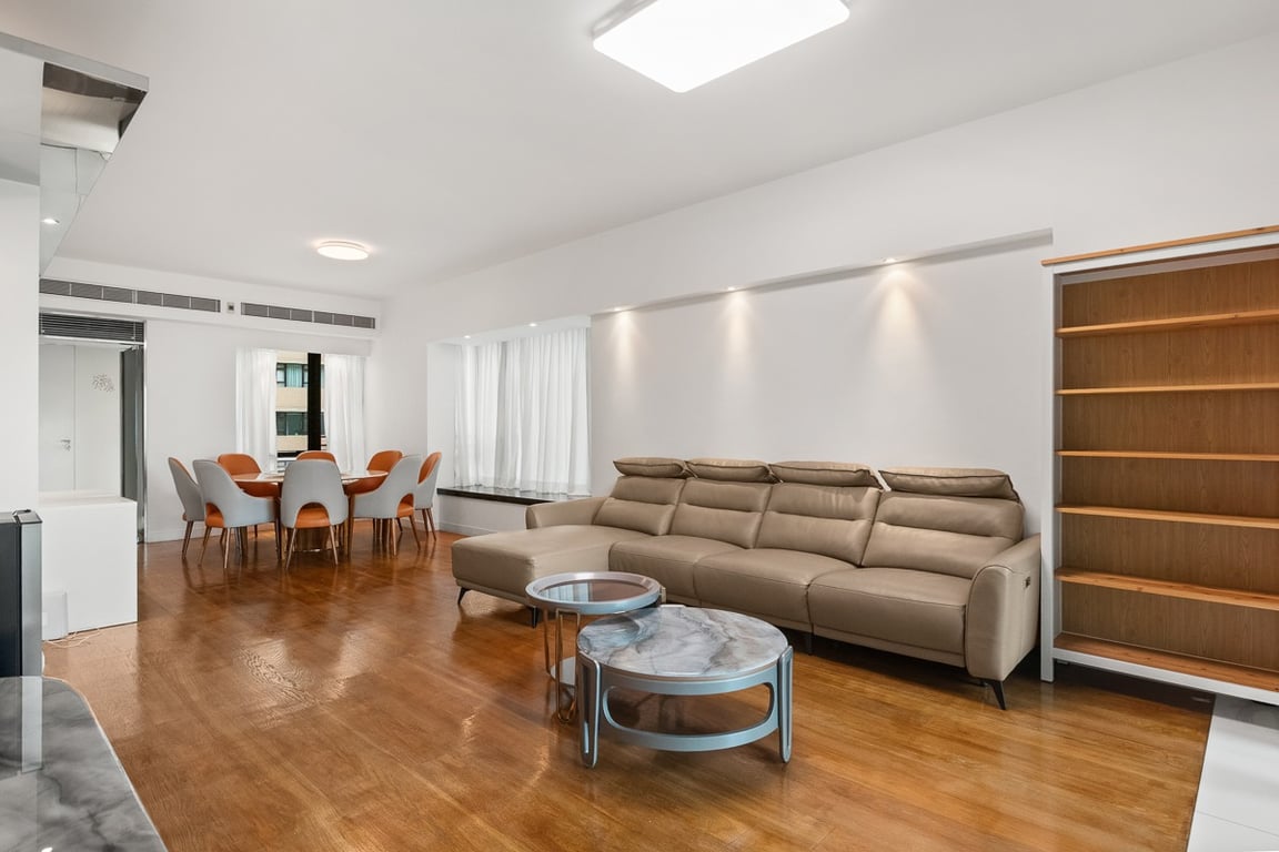 https://img.propertyraptor.com/cdn-cgi/imagedelivery/KD5bF_AFL0JDTbKLWF7z9g/ap8/ap8_001/hornet/prp/img/218e65787c78c049bb3d0af4eaea19e6-wtm.jpg/public