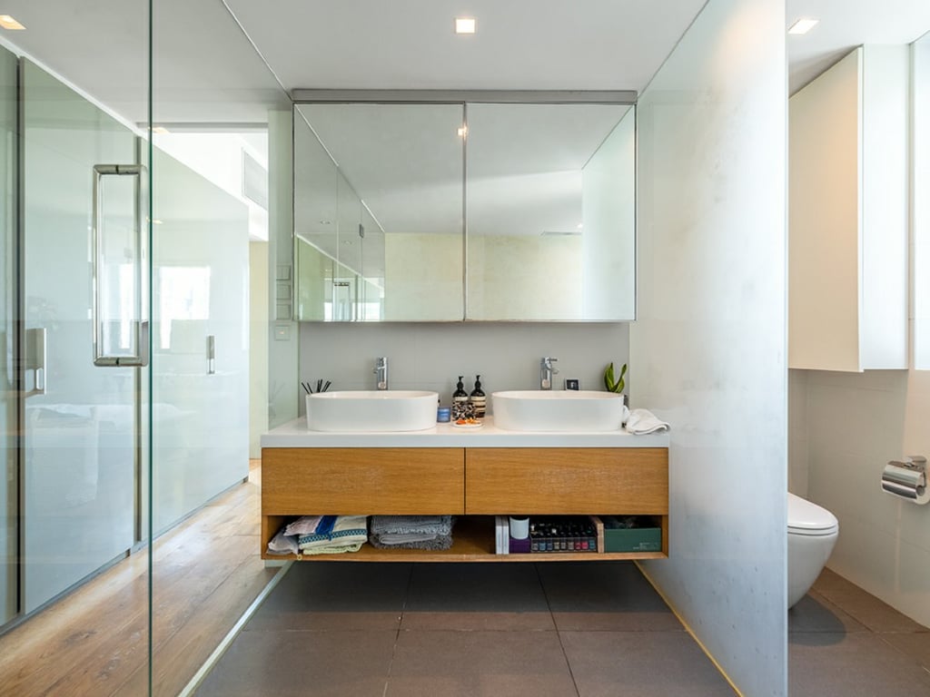 https://img.propertyraptor.com/cdn-cgi/imagedelivery/KD5bF_AFL0JDTbKLWF7z9g/ap8/ap8_001/hornet/prp/img/2192c8c114f8bf02afefbf5449cebaa9.jpg/public