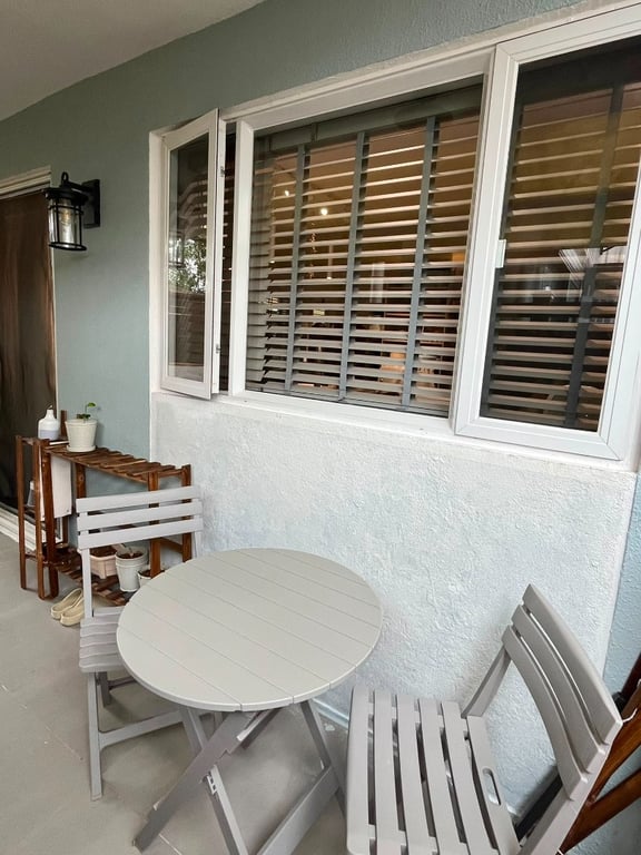 https://img.propertyraptor.com/cdn-cgi/imagedelivery/KD5bF_AFL0JDTbKLWF7z9g/ap8/ap8_001/hornet/prp/img/21ba22281188e5f44f8c4af1ef4bcc8c-wtm.jpg/public