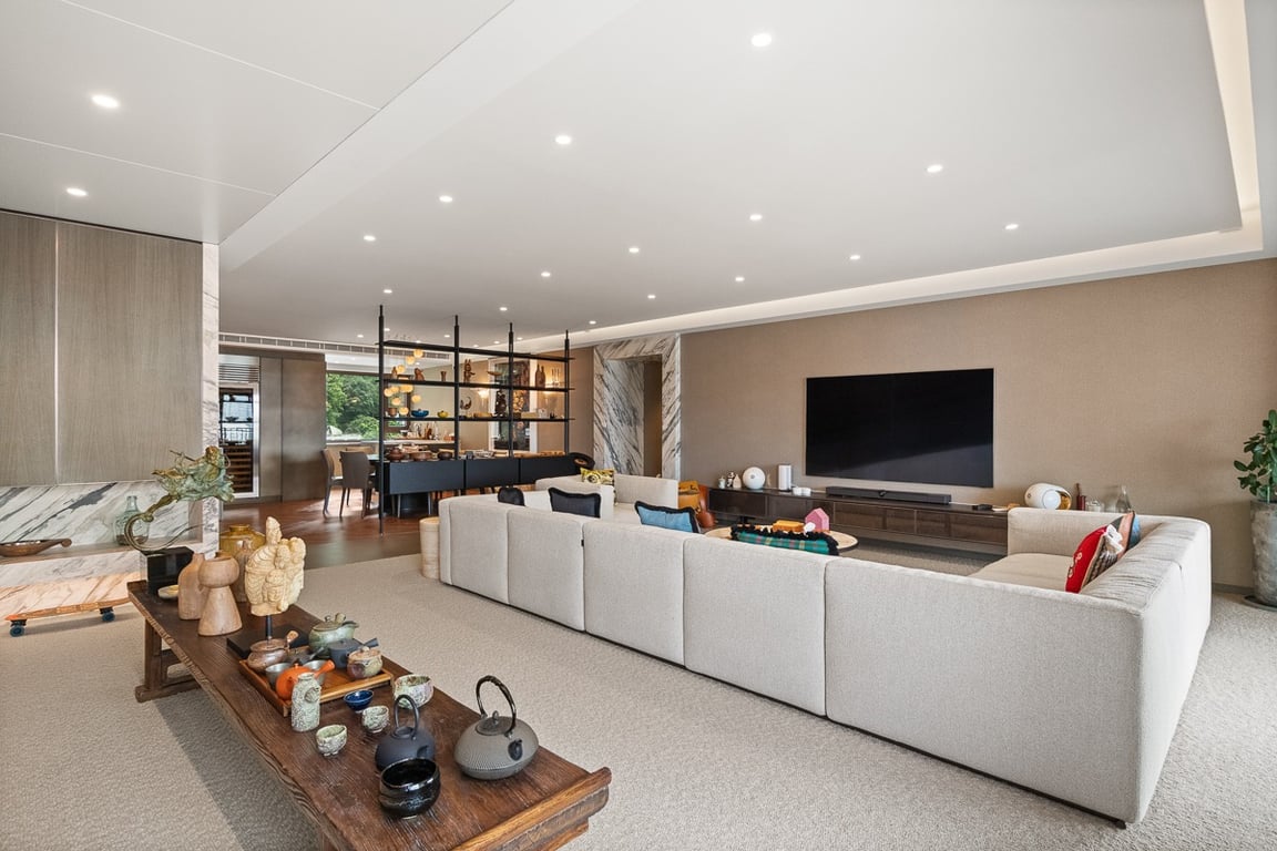 https://img.propertyraptor.com/cdn-cgi/imagedelivery/KD5bF_AFL0JDTbKLWF7z9g/ap8/ap8_001/hornet/prp/img/21c26ceda0d34bd9e1884af750042a09-wtm.jpg/public