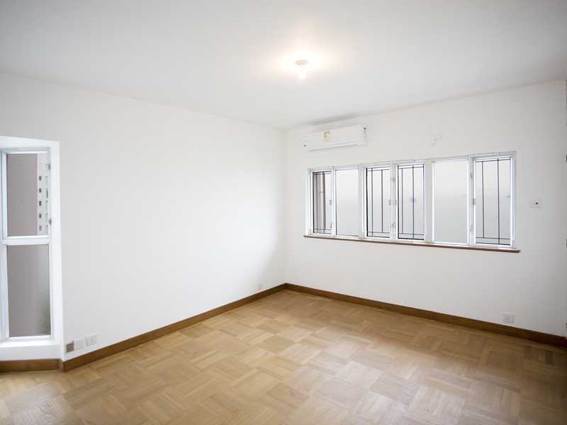 https://img.propertyraptor.com/cdn-cgi/imagedelivery/KD5bF_AFL0JDTbKLWF7z9g/ap8/ap8_001/hornet/prp/img/21c4c4dba060fc41854327a1bc07fc5f.jpg/public
