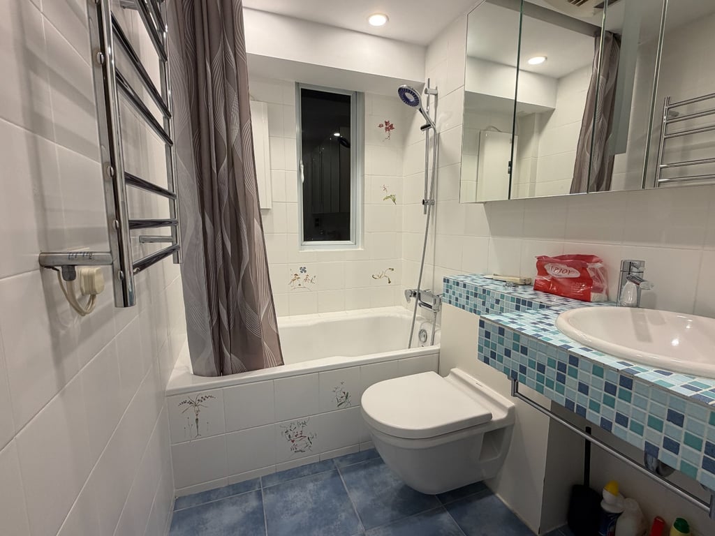 https://img.propertyraptor.com/cdn-cgi/imagedelivery/KD5bF_AFL0JDTbKLWF7z9g/ap8/ap8_001/hornet/prp/img/2200daa5e0c5b4d148c8557417fd1cfc-wtm.jpg/public