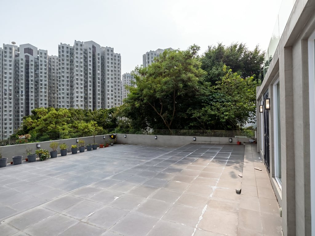https://img.propertyraptor.com/cdn-cgi/imagedelivery/KD5bF_AFL0JDTbKLWF7z9g/ap8/ap8_001/hornet/prp/img/2246965be5d91526250c005f58bae285.jpg/public