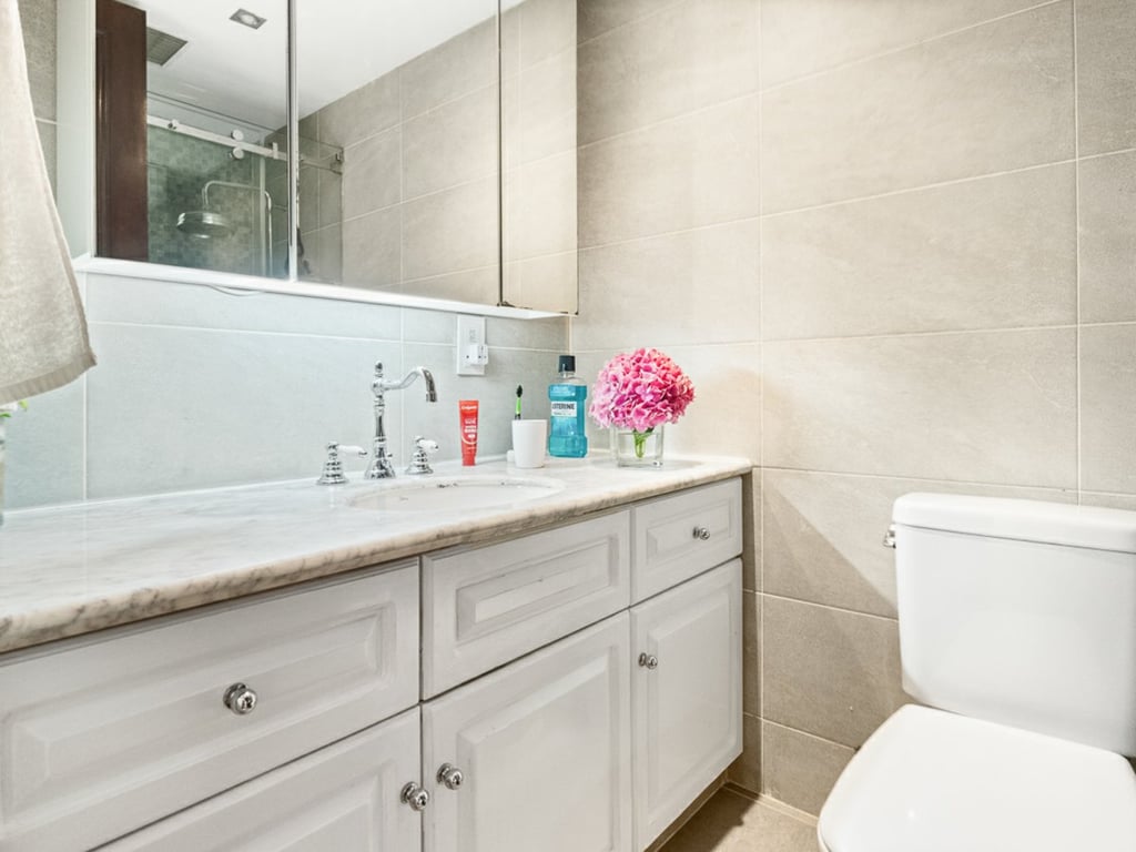 https://img.propertyraptor.com/cdn-cgi/imagedelivery/KD5bF_AFL0JDTbKLWF7z9g/ap8/ap8_001/hornet/prp/img/224c3a8e9ee927c79f74169287845fcc-wtm.jpg/public