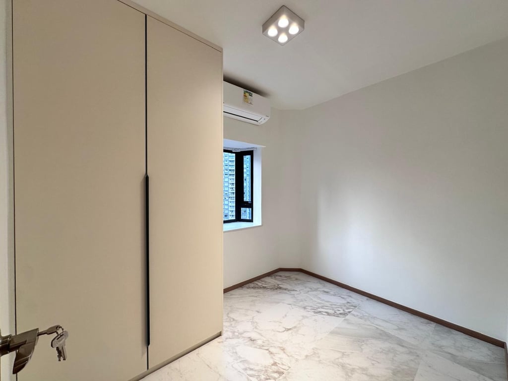 https://img.propertyraptor.com/cdn-cgi/imagedelivery/KD5bF_AFL0JDTbKLWF7z9g/ap8/ap8_001/hornet/prp/img/22542abfbcd31c9d663ace3a6a153dd2-wtm.jpg/public