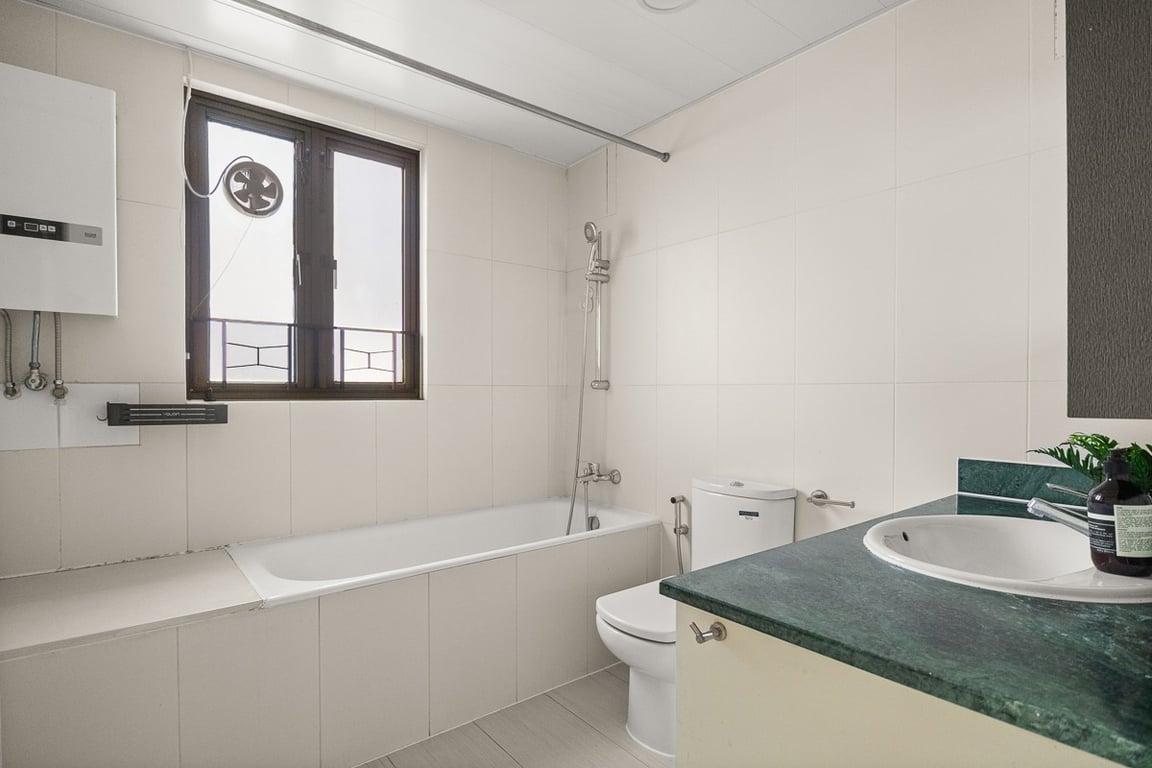 https://img.propertyraptor.com/cdn-cgi/imagedelivery/KD5bF_AFL0JDTbKLWF7z9g/ap8/ap8_001/hornet/prp/img/2254e0cc0bcd0df214bbd6c3ab86d616-wtm.jpg/public