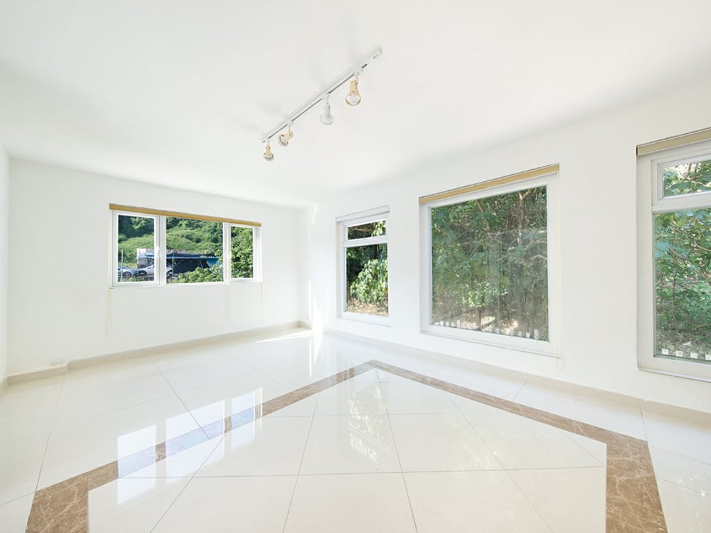 https://img.propertyraptor.com/cdn-cgi/imagedelivery/KD5bF_AFL0JDTbKLWF7z9g/ap8/ap8_001/hornet/prp/img/2257f09fe6192f340b1a4cd8115b50e7.jpg/public