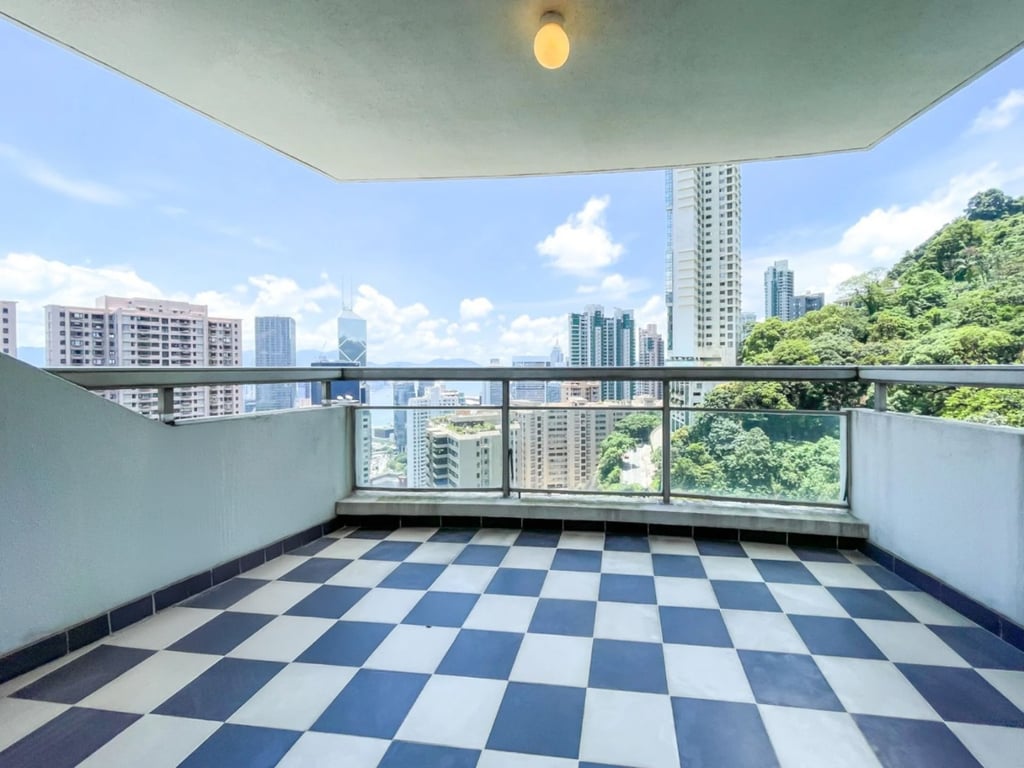 https://img.propertyraptor.com/cdn-cgi/imagedelivery/KD5bF_AFL0JDTbKLWF7z9g/ap8/ap8_001/hornet/prp/img/225cee29b558caec7c960826c2ade665-wtm.jpg/public