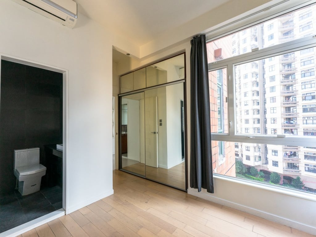 https://img.propertyraptor.com/cdn-cgi/imagedelivery/KD5bF_AFL0JDTbKLWF7z9g/ap8/ap8_001/hornet/prp/img/2277a45666254f110b793eb910a0f4a5.jpg/public