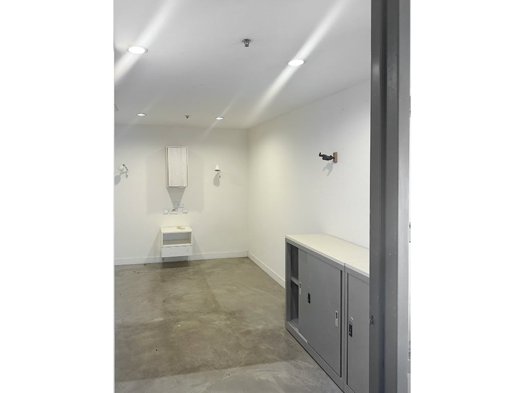 https://img.propertyraptor.com/cdn-cgi/imagedelivery/KD5bF_AFL0JDTbKLWF7z9g/ap8/ap8_001/hornet/prp/img/228cdc12974e5a4b55c4a2af18a8fdba.jpg/public