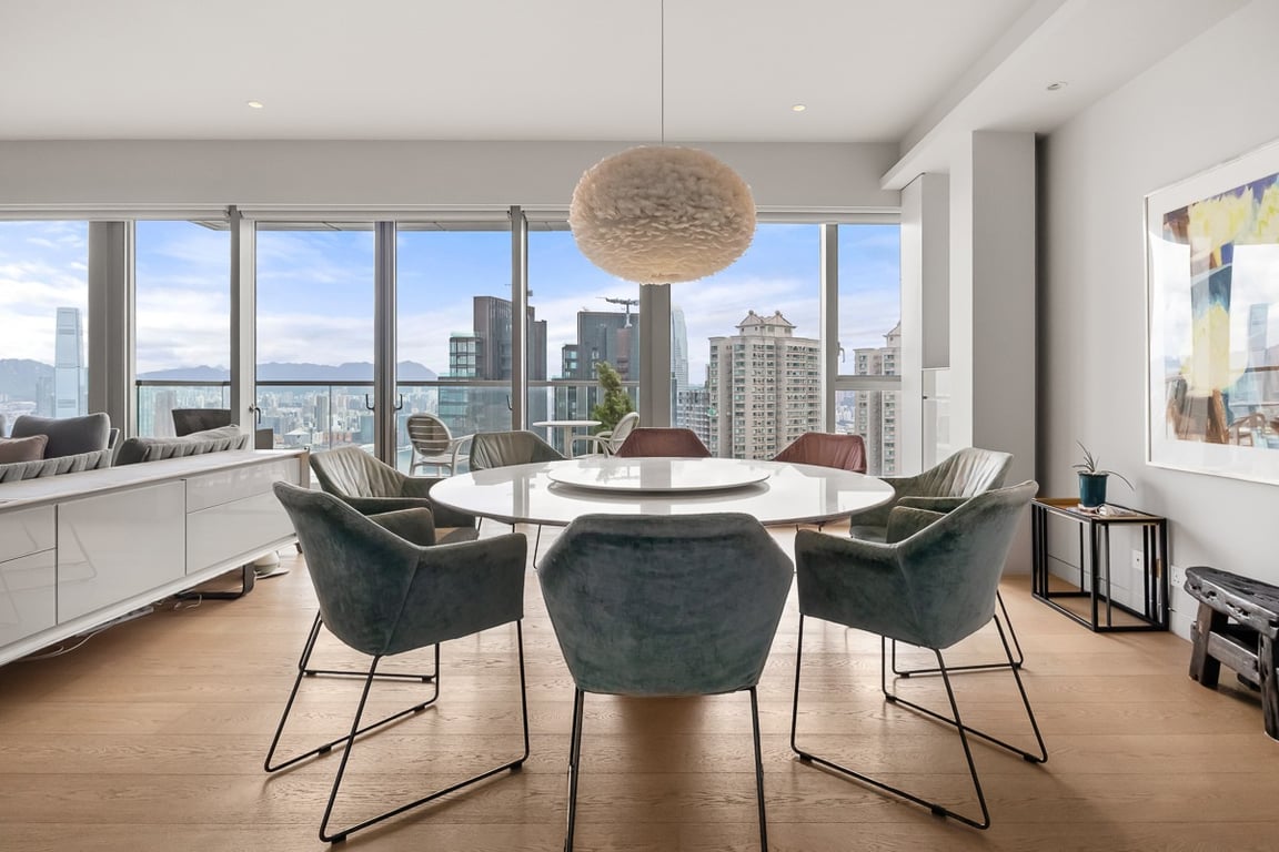 https://img.propertyraptor.com/cdn-cgi/imagedelivery/KD5bF_AFL0JDTbKLWF7z9g/ap8/ap8_001/hornet/prp/img/22bb4b2a21e28b57278bfe08db8c977e-wtm.jpg/public