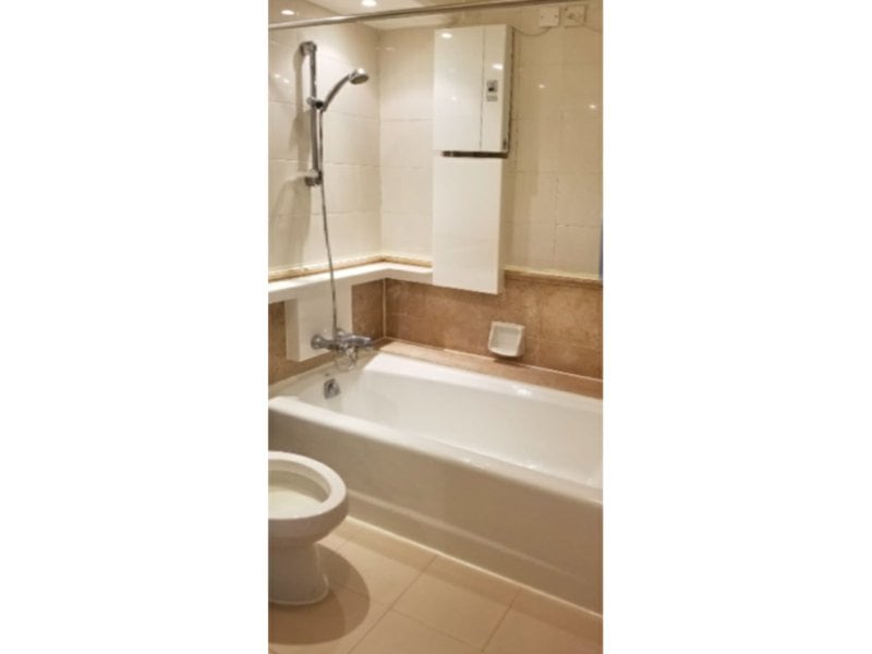 https://img.propertyraptor.com/cdn-cgi/imagedelivery/KD5bF_AFL0JDTbKLWF7z9g/ap8/ap8_001/hornet/prp/img/22c261aa2ddf7cb88e7a1316c466648b.jpg/public