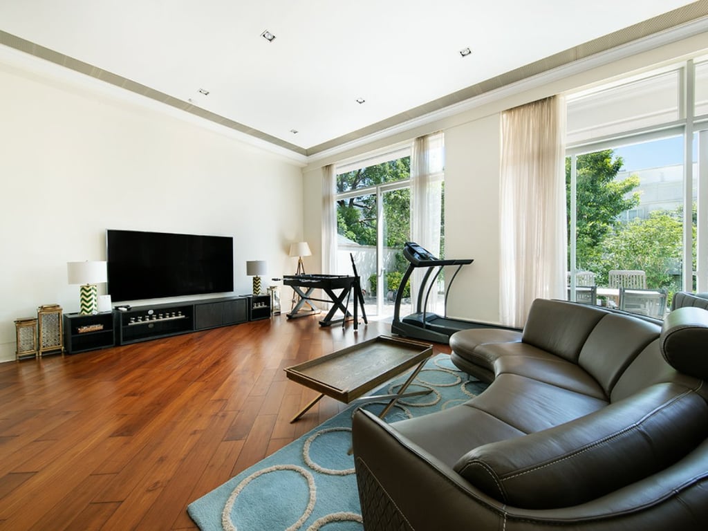 https://img.propertyraptor.com/cdn-cgi/imagedelivery/KD5bF_AFL0JDTbKLWF7z9g/ap8/ap8_001/hornet/prp/img/22c316c19820f1cf3684e555095d247d.jpg/public