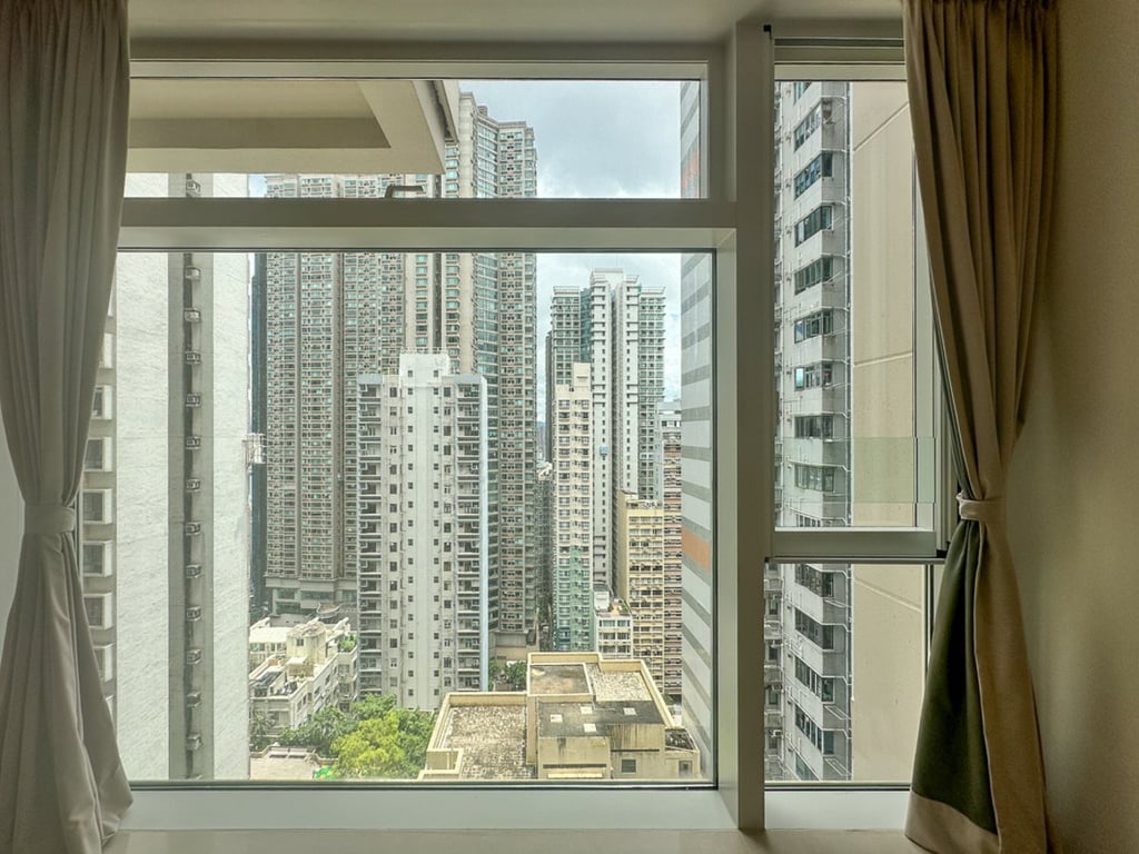 https://img.propertyraptor.com/cdn-cgi/imagedelivery/KD5bF_AFL0JDTbKLWF7z9g/ap8/ap8_001/hornet/prp/img/22d01181d8926418476d2700ec998c69.jpg/public