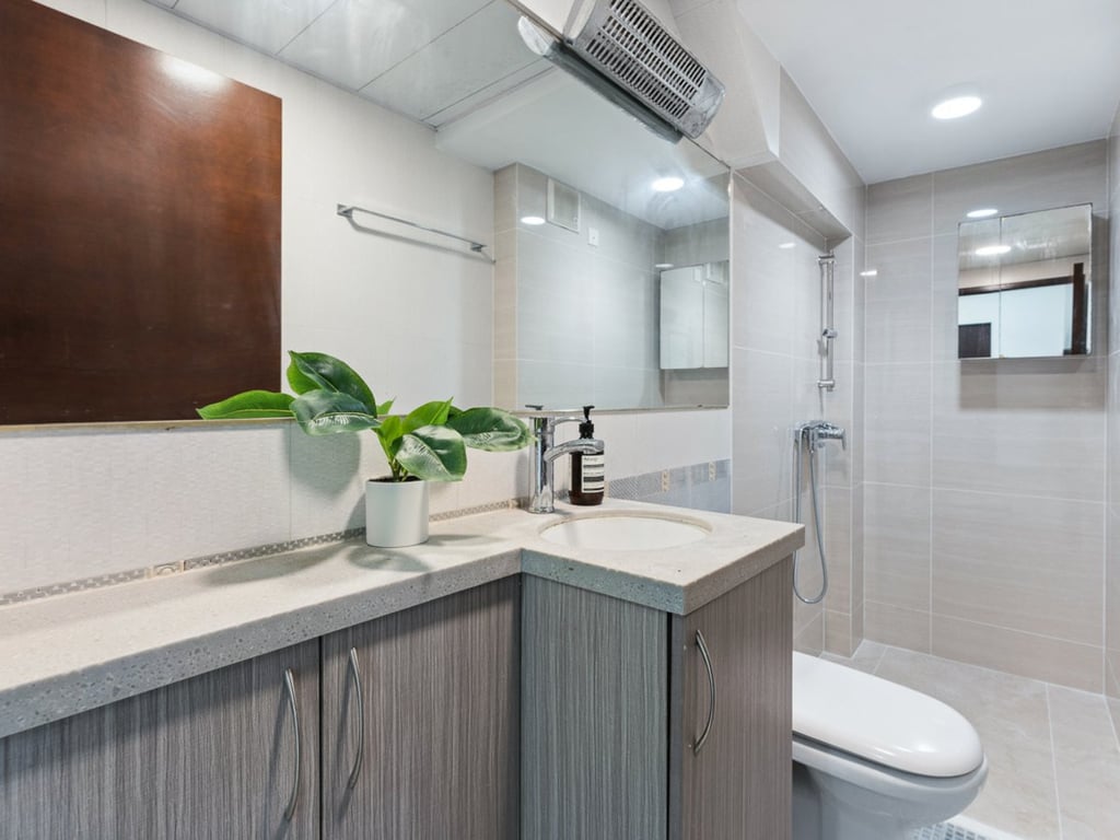 https://img.propertyraptor.com/cdn-cgi/imagedelivery/KD5bF_AFL0JDTbKLWF7z9g/ap8/ap8_001/hornet/prp/img/22da7bf79abb9115ff2159d8620a4fc7.jpg/public