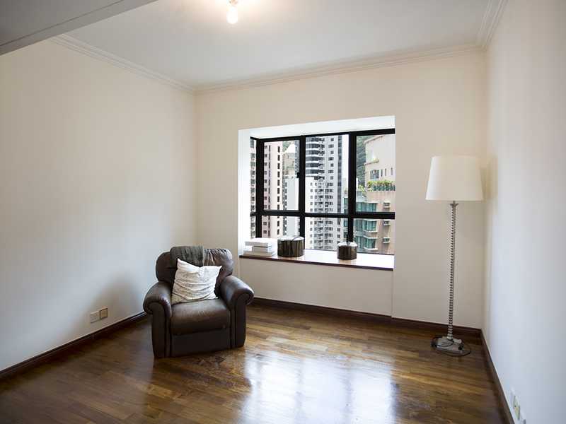 https://img.propertyraptor.com/cdn-cgi/imagedelivery/KD5bF_AFL0JDTbKLWF7z9g/ap8/ap8_001/hornet/prp/img/22dbec125f701268d81d4f3d516dd710.jpg/public