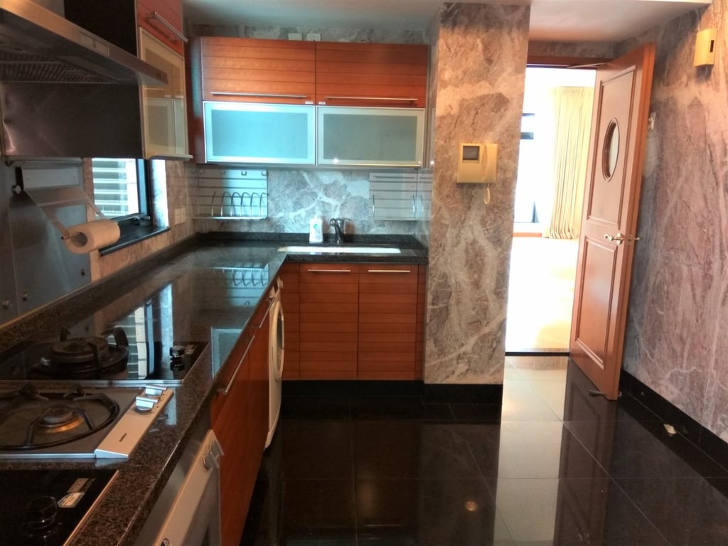https://img.propertyraptor.com/cdn-cgi/imagedelivery/KD5bF_AFL0JDTbKLWF7z9g/ap8/ap8_001/hornet/prp/img/230af15aaac38e90f8bf786016236338-wtm.jpg/public