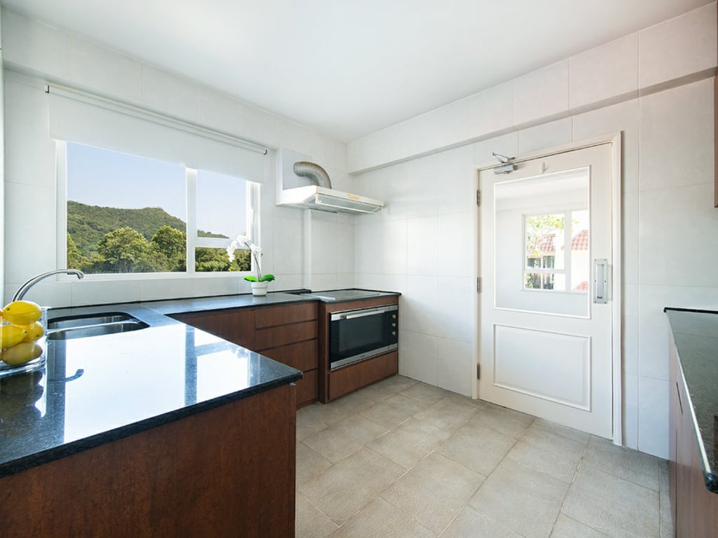 https://img.propertyraptor.com/cdn-cgi/imagedelivery/KD5bF_AFL0JDTbKLWF7z9g/ap8/ap8_001/hornet/prp/img/230fdda062365d232f9bfa45c9ac8783.jpg/public