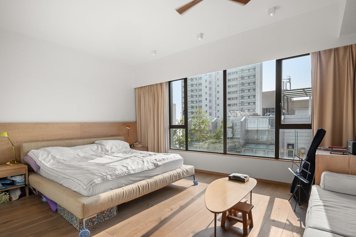 https://img.propertyraptor.com/cdn-cgi/imagedelivery/KD5bF_AFL0JDTbKLWF7z9g/ap8/ap8_001/hornet/prp/img/234e2d23cac311264ec0d86d60e5c8bb-wtm.jpg/public