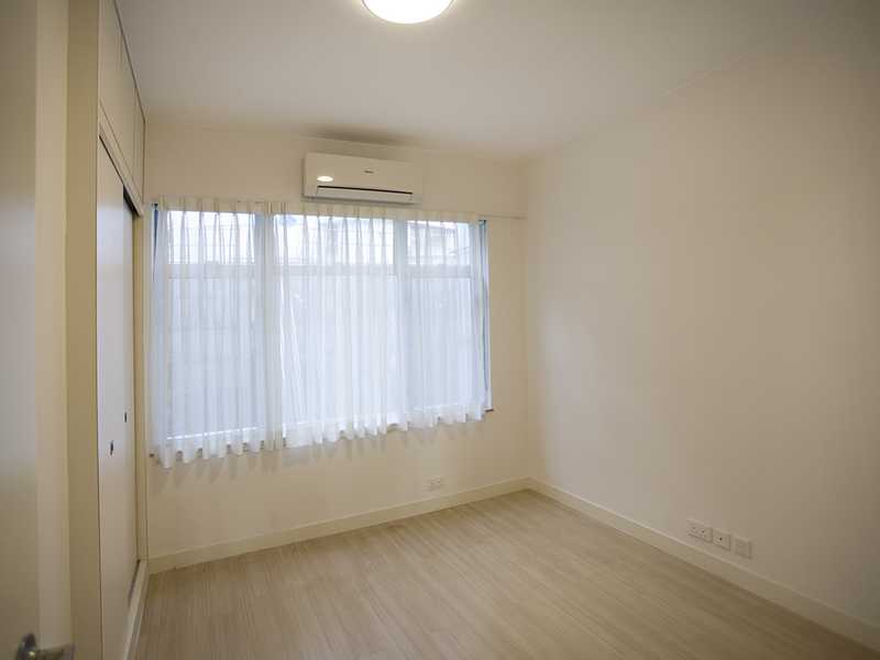 https://img.propertyraptor.com/cdn-cgi/imagedelivery/KD5bF_AFL0JDTbKLWF7z9g/ap8/ap8_001/hornet/prp/img/2365f0b317dd9ccd096ccd83ed25ff3d.jpg/public