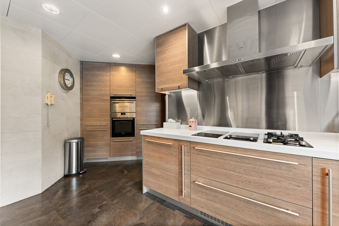 https://img.propertyraptor.com/cdn-cgi/imagedelivery/KD5bF_AFL0JDTbKLWF7z9g/ap8/ap8_001/hornet/prp/img/23a9d70a7a0a1310ac72fc72c3207308-wtm.jpg/public