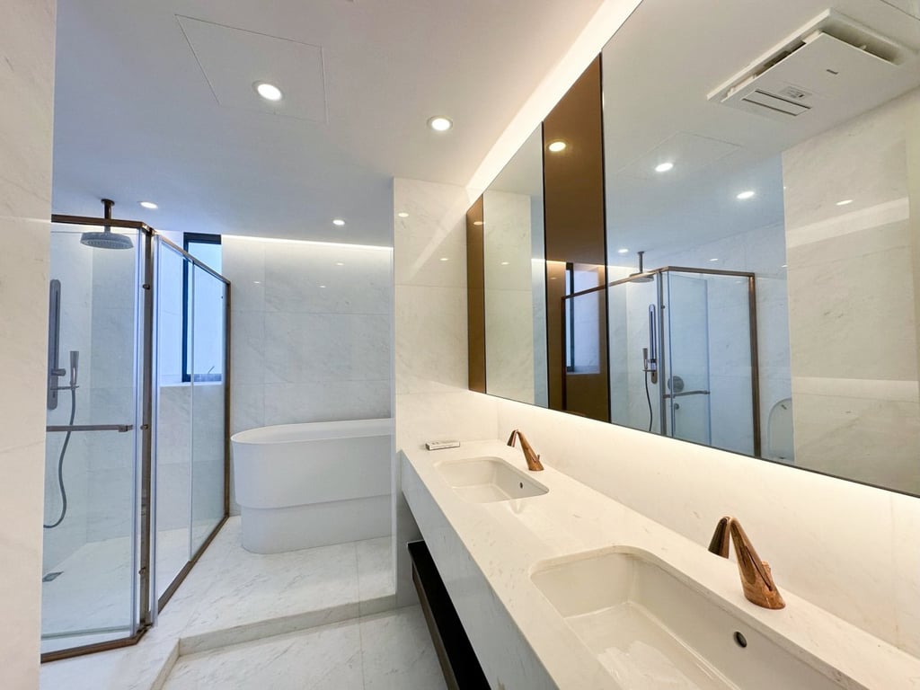 https://img.propertyraptor.com/cdn-cgi/imagedelivery/KD5bF_AFL0JDTbKLWF7z9g/ap8/ap8_001/hornet/prp/img/23b295733fec40d427f9dd9c12189ed7.jpg/public