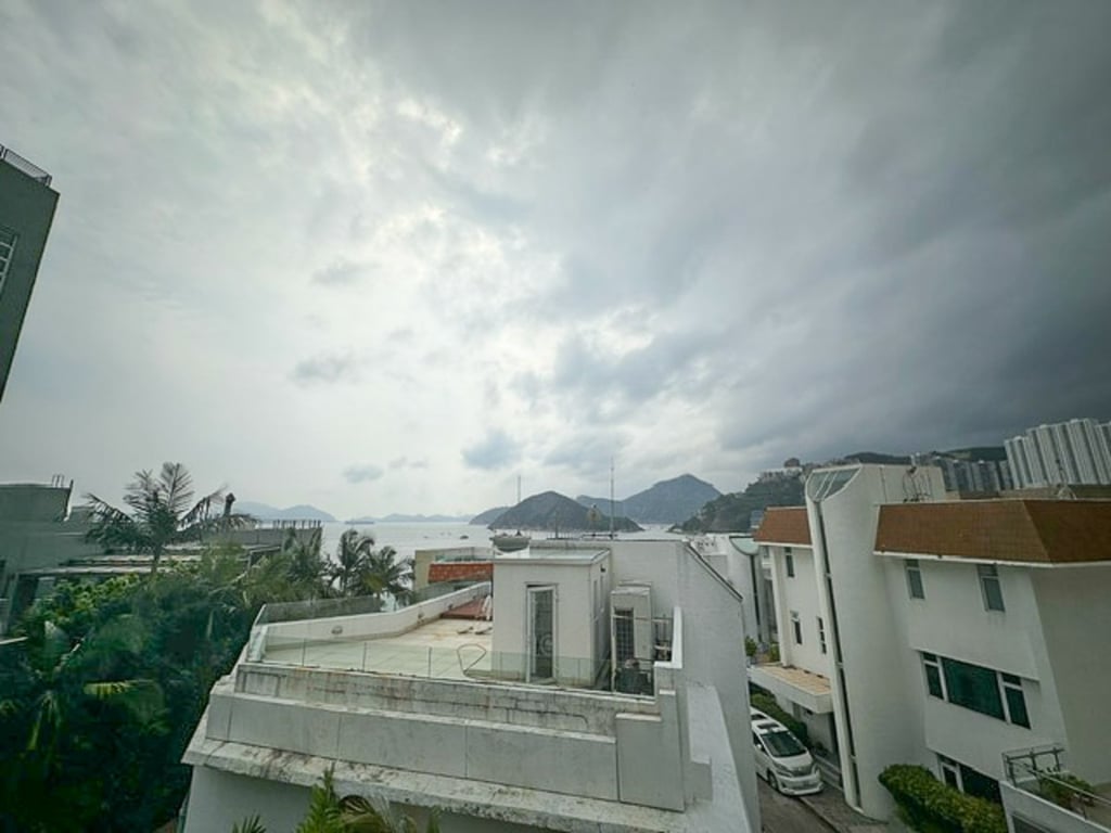 https://img.propertyraptor.com/cdn-cgi/imagedelivery/KD5bF_AFL0JDTbKLWF7z9g/ap8/ap8_001/hornet/prp/img/23d97b142b0153461a38217d4fa44fec.jpg/public