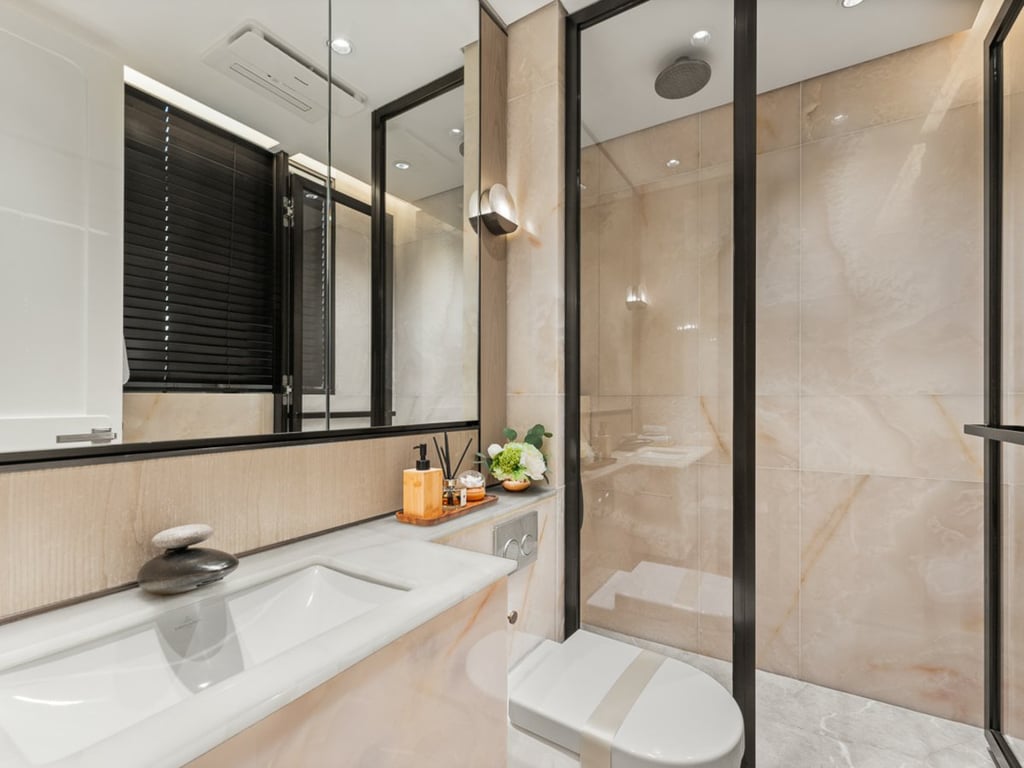 https://img.propertyraptor.com/cdn-cgi/imagedelivery/KD5bF_AFL0JDTbKLWF7z9g/ap8/ap8_001/hornet/prp/img/23ef8f885bf6f5d8c463f79152d914f1.jpg/public