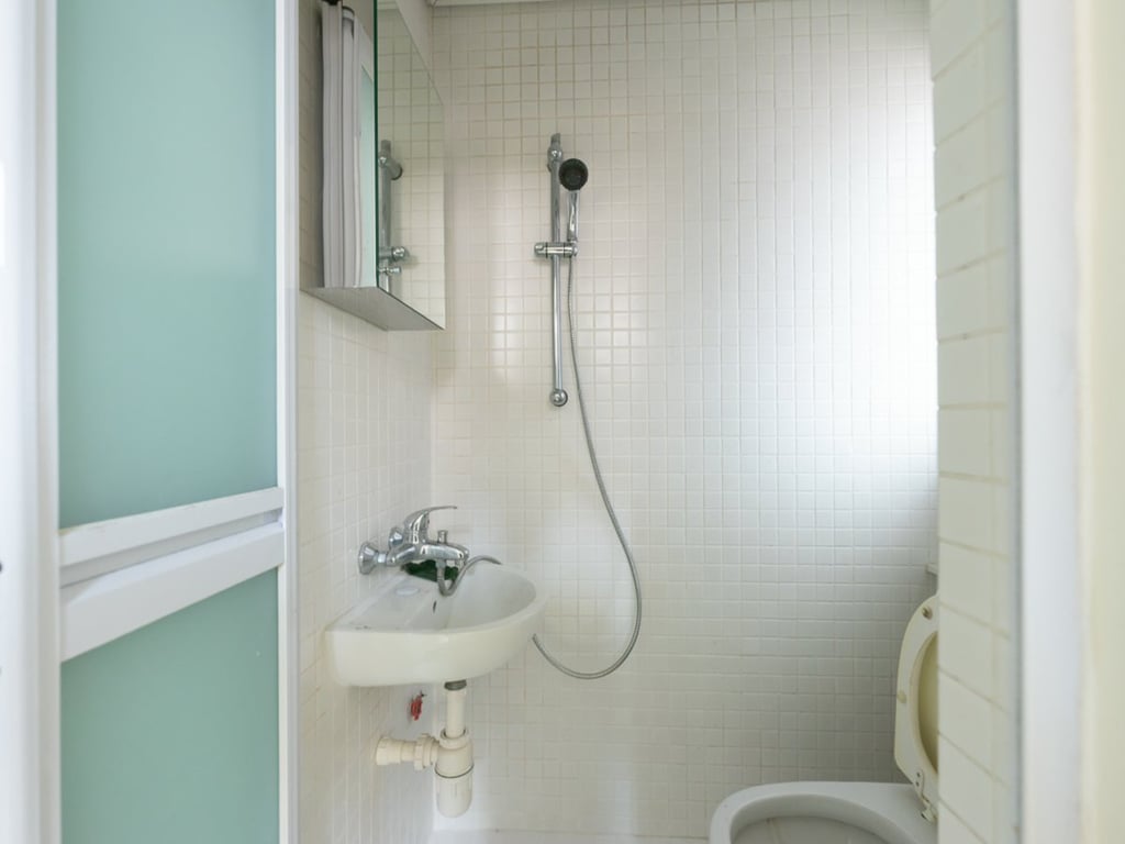 https://img.propertyraptor.com/cdn-cgi/imagedelivery/KD5bF_AFL0JDTbKLWF7z9g/ap8/ap8_001/hornet/prp/img/24121c061efd940aca6fae59f076927b.jpg/public