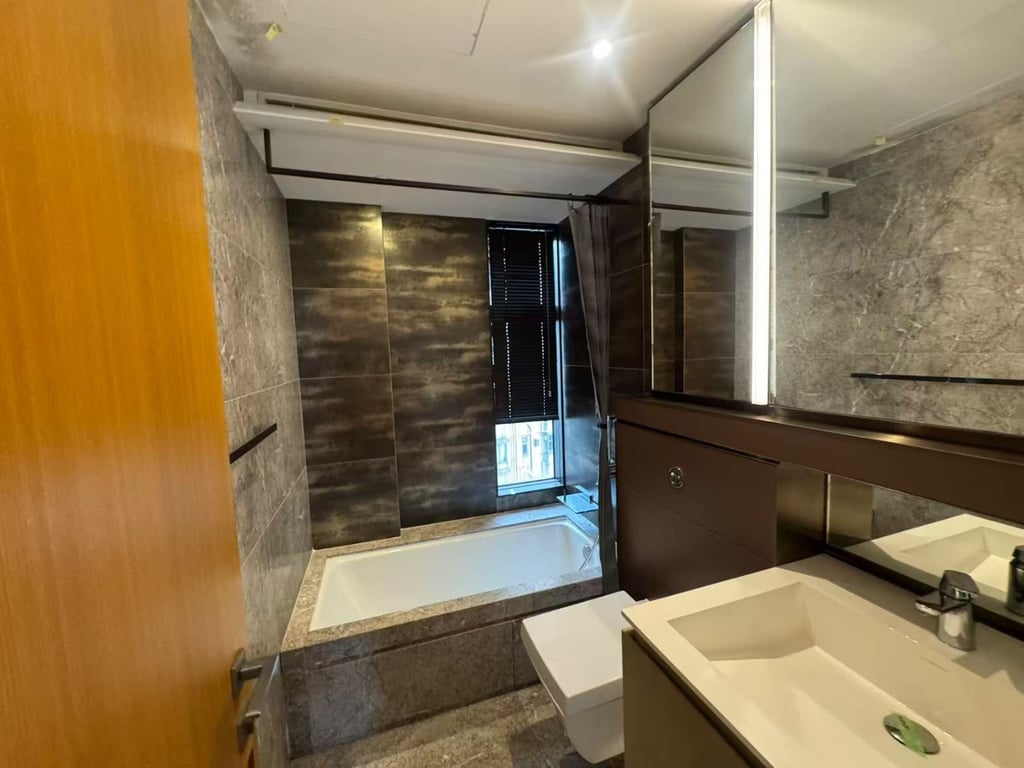 https://img.propertyraptor.com/cdn-cgi/imagedelivery/KD5bF_AFL0JDTbKLWF7z9g/ap8/ap8_001/hornet/prp/img/2415c6300f36e22baf6d797a32916749-wtm.jpg/public