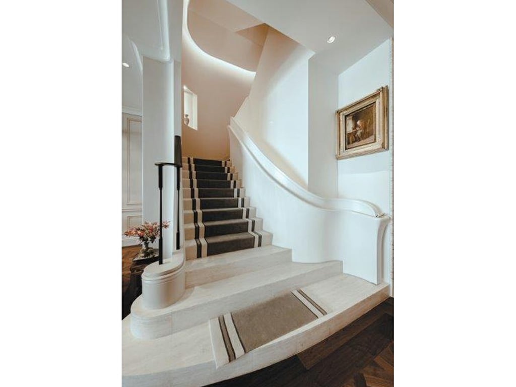 https://img.propertyraptor.com/cdn-cgi/imagedelivery/KD5bF_AFL0JDTbKLWF7z9g/ap8/ap8_001/hornet/prp/img/24196d8c983c2bcae6261b5ba827b443.jpg/public