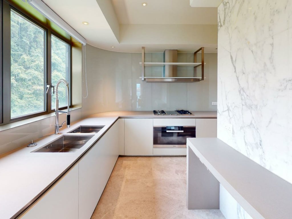 https://img.propertyraptor.com/cdn-cgi/imagedelivery/KD5bF_AFL0JDTbKLWF7z9g/ap8/ap8_001/hornet/prp/img/241e4d9485d4675cab56ea270971a8ef.jpg/public
