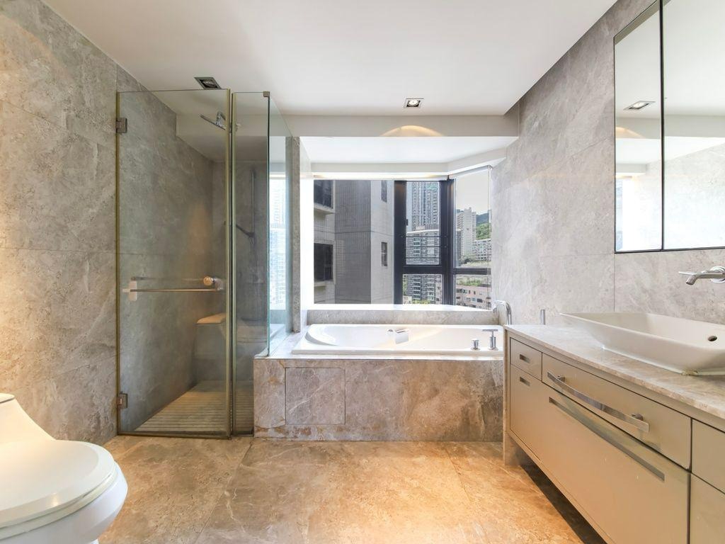 https://img.propertyraptor.com/cdn-cgi/imagedelivery/KD5bF_AFL0JDTbKLWF7z9g/ap8/ap8_001/hornet/prp/img/244e9155a78df3301aee68daccb7abb7-wtm.jpg/public