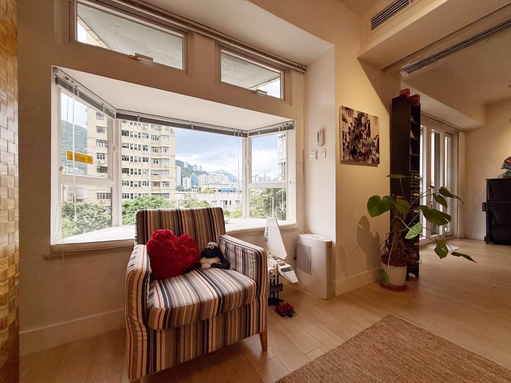 https://img.propertyraptor.com/cdn-cgi/imagedelivery/KD5bF_AFL0JDTbKLWF7z9g/ap8/ap8_001/hornet/prp/img/24584c3220e17d6fb2299d63a07e6601-wtm.jpg/public
