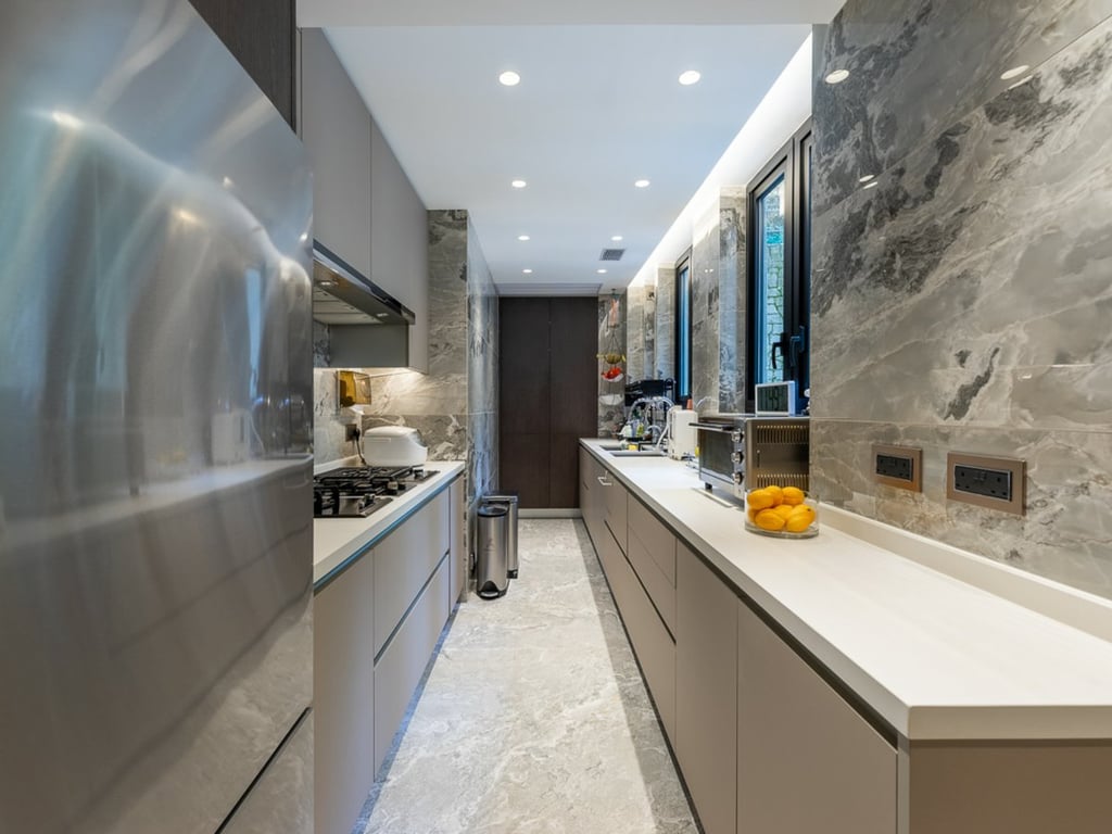 https://img.propertyraptor.com/cdn-cgi/imagedelivery/KD5bF_AFL0JDTbKLWF7z9g/ap8/ap8_001/hornet/prp/img/245b07765bfa9d07ac90dd9336b8d199.jpg/public